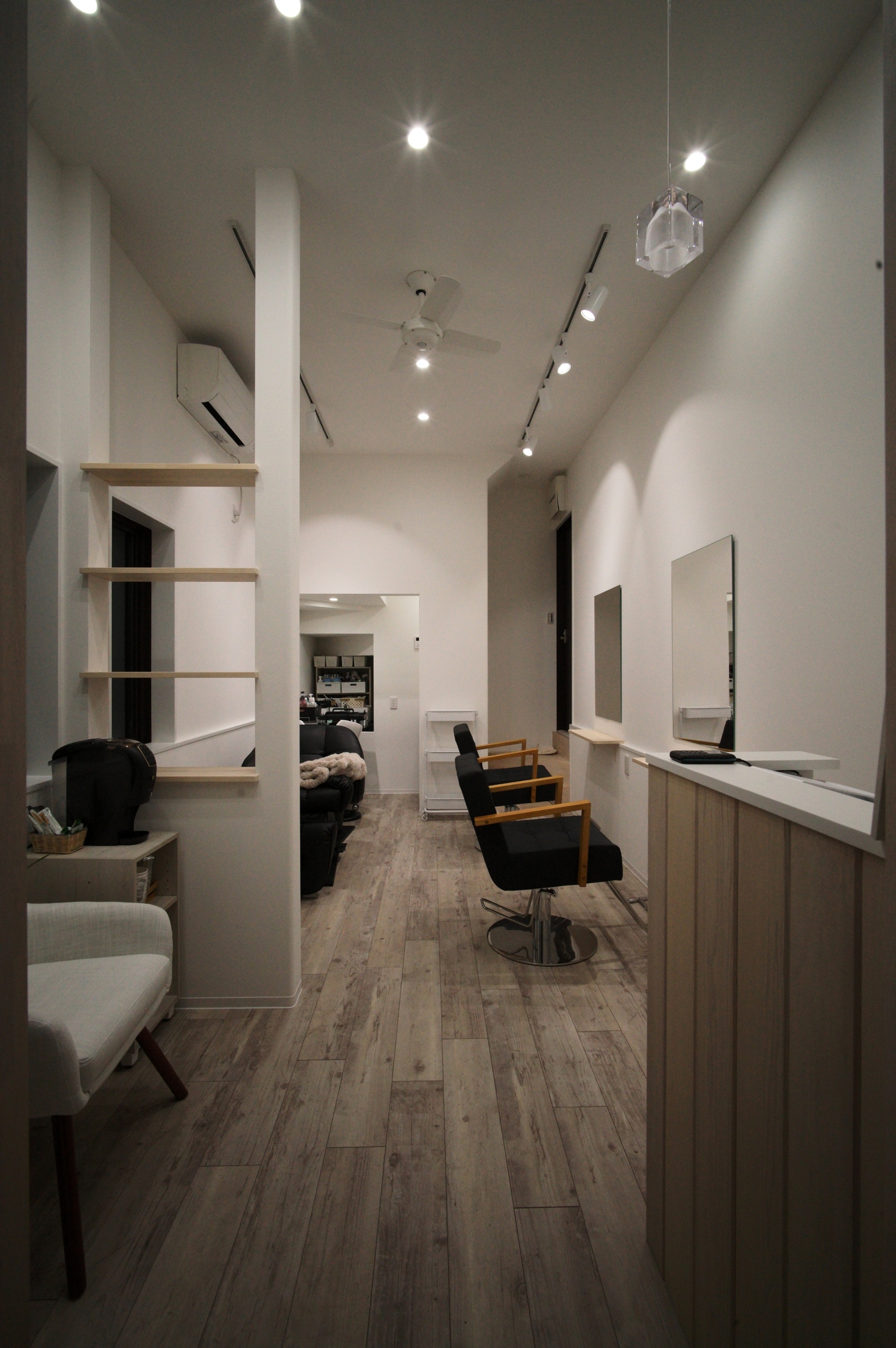 1台ガレージからの美容室店舗リノベーション