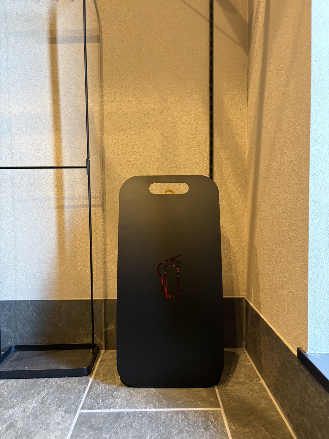 静かに迫る火災リスク。インテリアに消火器をなじませる方法